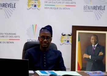 Opinion – Communication tardive, non officielle et insuffisante : Que cache l’absence prolongée du ministre Jean-Michel Abimbola ?