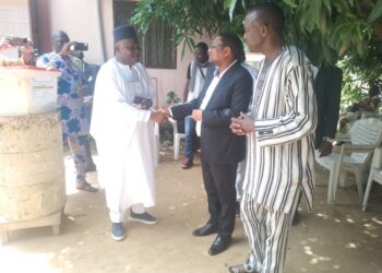 Élections des Professionnels des médias : Rémi Prosper Moretti constate le déroulement de l’élection à Parakou.