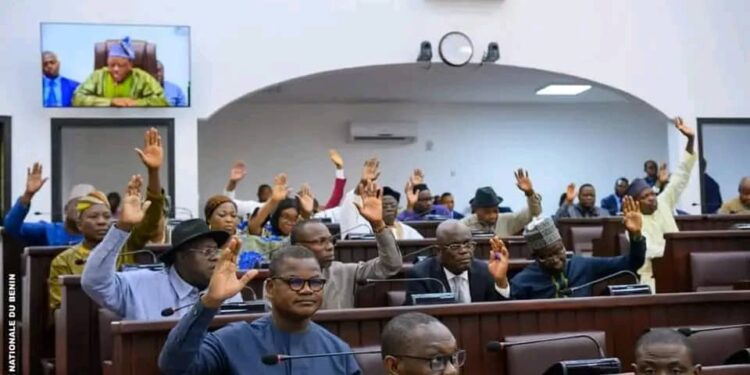 Assemblée nationale : Les députés en plénière ce jour (une question d’actualité sur l’état de l’HIA de Parakou au menu)