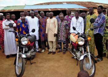 Leadership et Solidarité : Raouf Sariki Aide les Jeunes Victimes de Braquages à Parakou