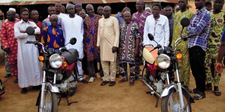 Leadership et Solidarité : Raouf Sariki Aide les Jeunes Victimes de Braquages à Parakou