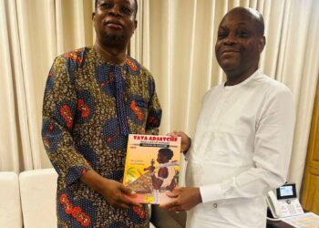 Le Professeur Dorothé SOSSA rend hommage à la bande dessinée « Tata Adjatchè »