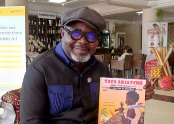 Séance de Dédicace : Distel Amoussou à l’Honneur avec la BD “Tata Adjatchè”