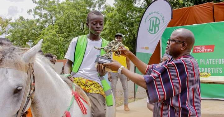 Course hippique de la Gaani : Sidi Ali Moutari sacré vainqueur, la LNB récompense l’excellence