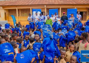 Agassa-Godomey : la Fondation Moov Africa distribue des kits scolaires pour une rentrée réussie