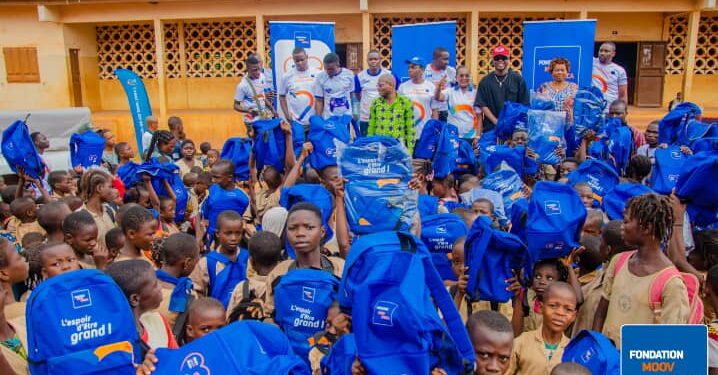 Agassa-Godomey : la Fondation Moov Africa distribue des kits scolaires pour une rentrée réussie
