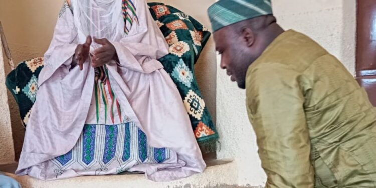 Palais royal de Nikki : Le Sinaboko reçoit le DG de LeParakois.