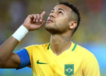 Football: Neymar fait son grand retour au Santos FC