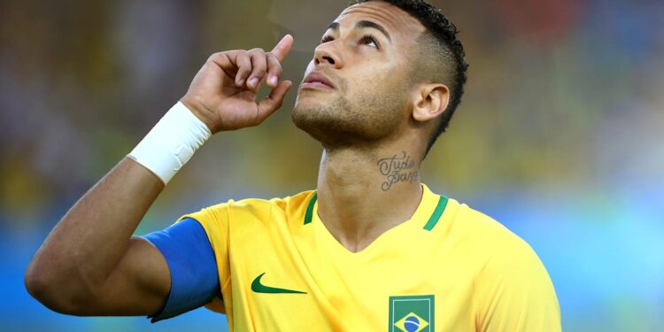 Football: Neymar fait son grand retour au Santos FC