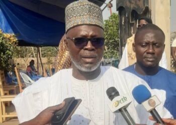 Bénin en deuil : Le Maire Inoussa Zimé Chabi aux côtés de la famille du ministre Yves Kouaro Chabi