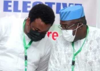 Sidikou Karimou à Serge Akakpo : “Adieu mon frère, ton œuvre vivra”