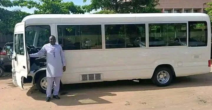 Football : Patrice Talon offre un bus à Banigansé Fc