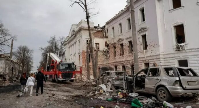 Soumy frappée : l’Ukraine accuse et pleure ses morts