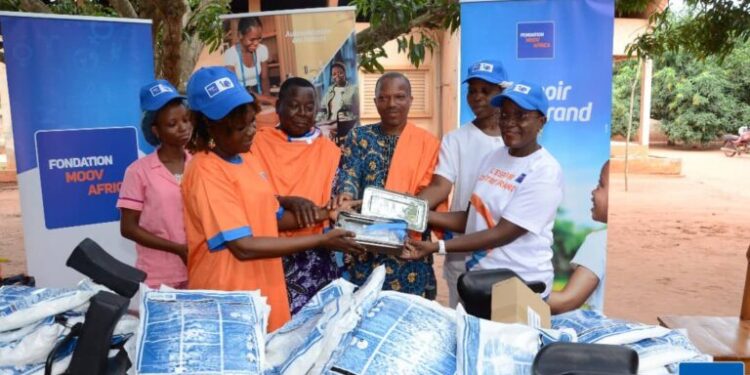 Dahè : la Fondation Moov Africa offre du matériel médical