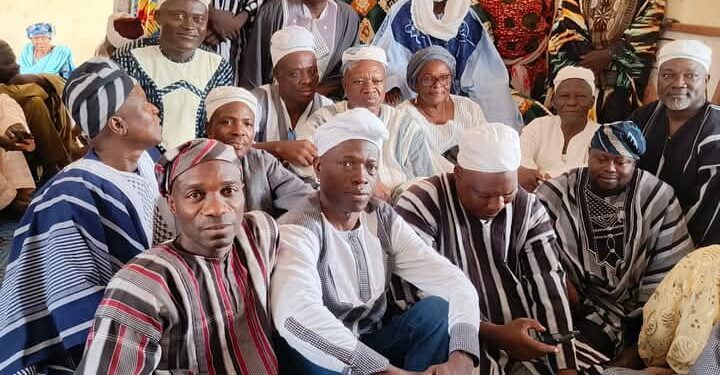 Audience au palais royal de Nikki : la Commission Nationale de Linguistique Baatonum présentée à l’Empereur