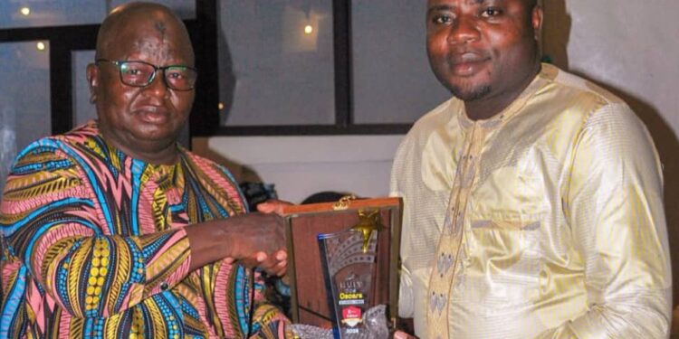 Oscars Atchoukouma 2025 : LeParakois brille parmi les meilleurs médias