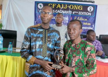 Un trophée pour l’éveil citoyen : Ikililou Adamou Idrissou à l’honneur