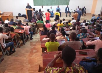 Insertion professionnelle : Mariam Djaouga Sacca à l’écoute des étudiants de Parakou