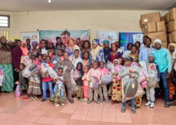 Don de kits scolaires à Parakou : Assolud Bénin vole au secours des enfants drépanocytaires