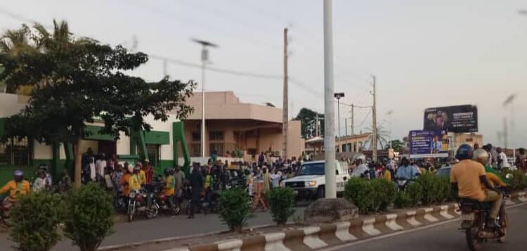 Tribunal de Parakou : évasion rocambolesque, un fugitif retrouvé dans les caniveaux