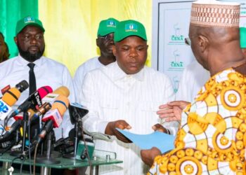 Trottoir politique : les Parakois réagissent au dépôt de candidature du duo Hounkpè–Hounwanou