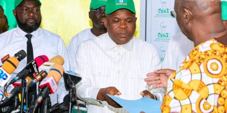 Trottoir politique : les Parakois réagissent au dépôt de candidature du duo Hounkpè–Hounwanou