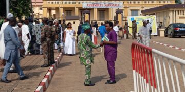 Direct-Installation de la 10ᵉ législature : ferveur populaire et attentes politiques à l’Assemblée nationale