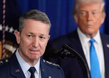 États-Unis : Trump défend le général Caine sur l’Iran