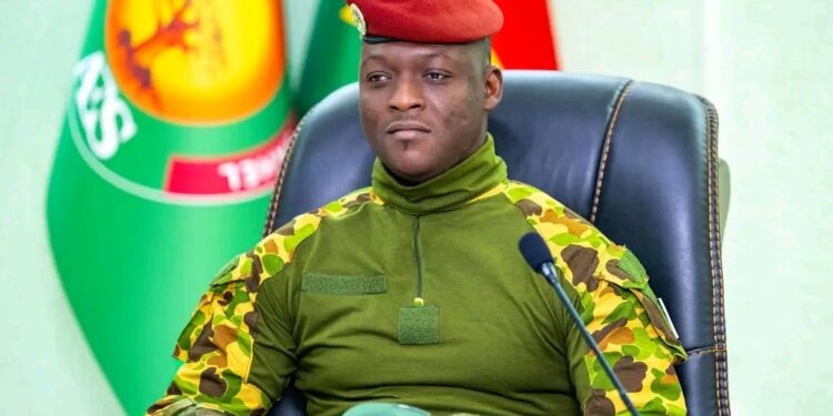 Au Burkina Faso : la nouvelle charte ouvre la voie à la candidature d’Ibrahim Traoré