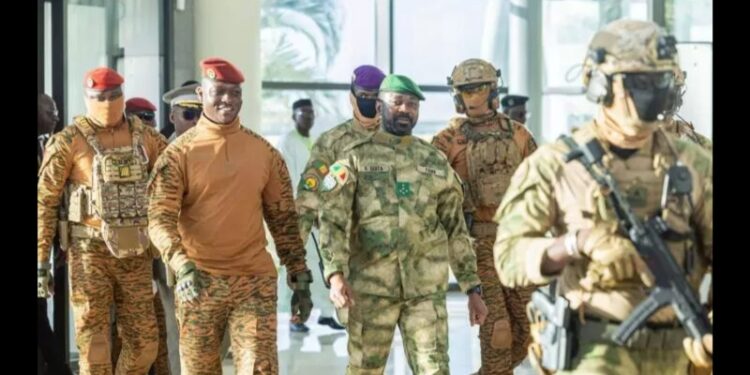 Attaques au Mali : l’AES dénonce un complot sans riposte immédiate