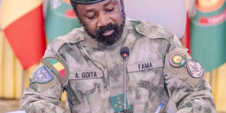 Mali : après la mort de Sadio Camara, Assimi Goïta reprend en main la Défense