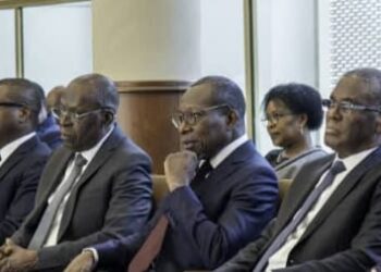 Transition au sommet de l’État : trois figures du pouvoir choisissent de s’effacer