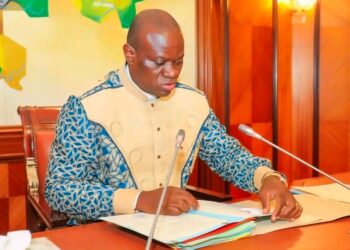 Conseil des ministres en tenue africaine : le Gabon affirme son identité culturelle