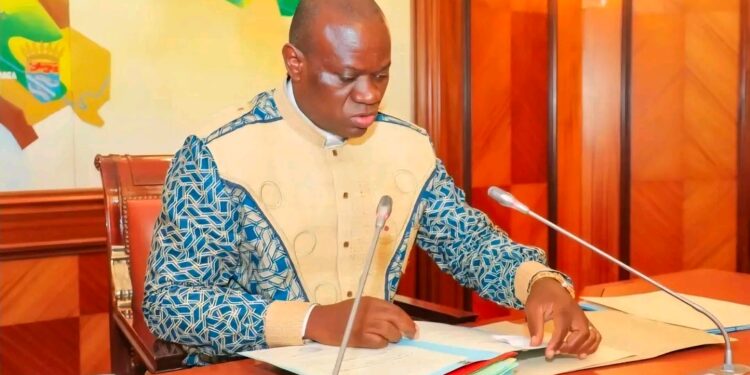 Conseil des ministres en tenue africaine : le Gabon affirme son identité culturelle