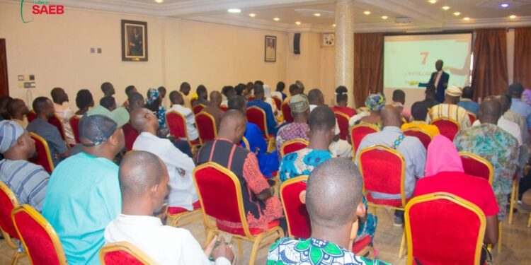 SAEB – Les 11 clés du succès : Akibou Bassabi Moussé tient les entrepreneurs de Parakou en haleine