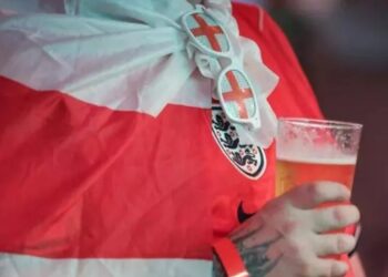 Football et violences conjugales : l’inquiétante réalité derrière les soirs de match